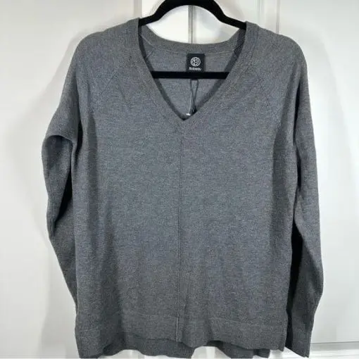 Bobeau Gray V Neck PulloverSize M Sweater Classic Minimalist Neutral M