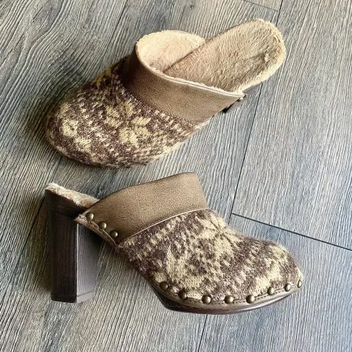 MUK LUKS Kameryn Brown Faux Fur Mule Clog Wedges Fair Isle Snowflake Size 36 - Image 3