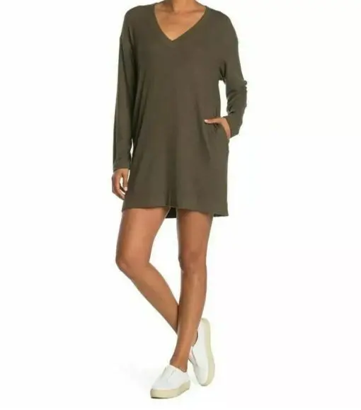 Soft knit construction adds a warm style to this long sleeve dress with relaxed drop shoulders S