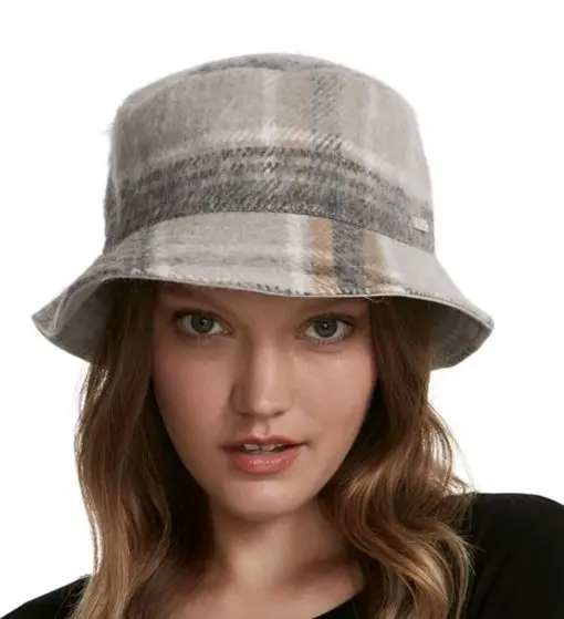 Steve Madden brings cozy style to your chilly days with this faux fur bucket hat, one size