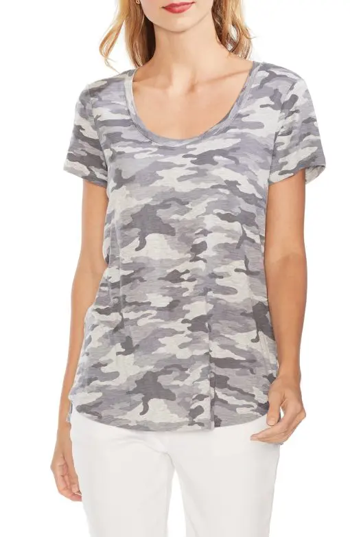 Vince Camuto Avenue Print Tee in Silver Heather at Nordstrom, Size Medium