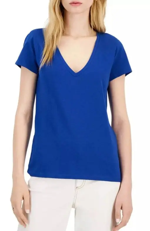 NC has your casual look covered with this classic cotton fitted T-shirt designed with a V-neck. M