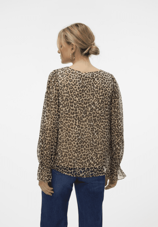 Riley & Rae Women's Animal Print Waffle Pullover Sweater L - Image 2