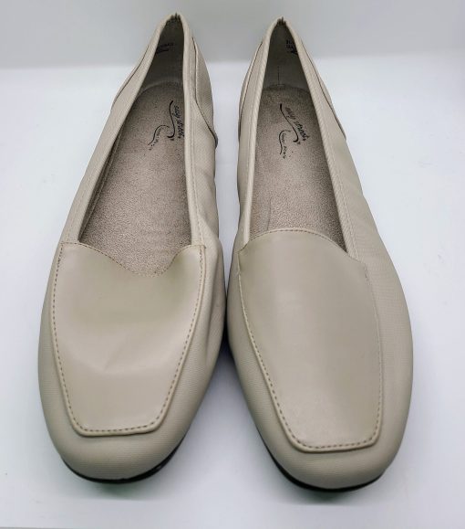 Easy Street Thrill Loafers Oatmeal Size 8.5 Women's Slip-On Shoes